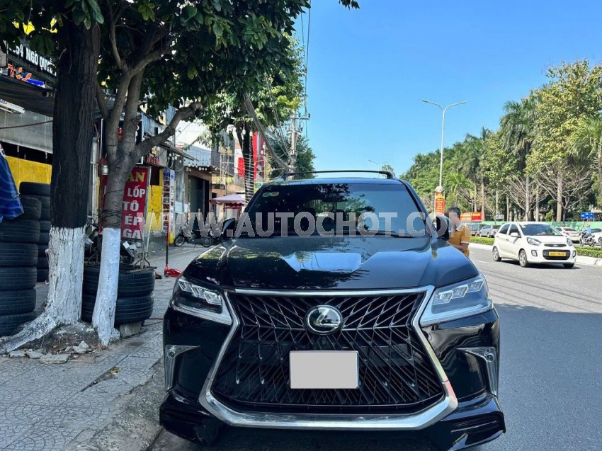 Xe Lexus LX 570 2020