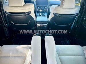 Xe Lexus LM 300h Royal Lounge 2020