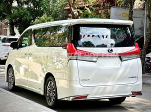 Xe Lexus LM 300h Royal Lounge 2020