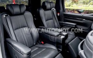 Xe Lexus LM 300h 2021