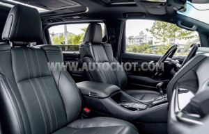 Xe Lexus LM 300h 2021