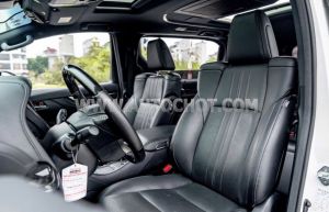 Xe Lexus LM 300h 2021