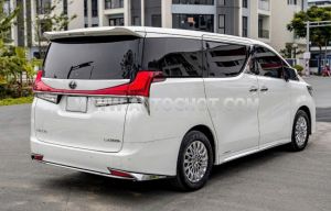 Xe Lexus LM 300h 2021