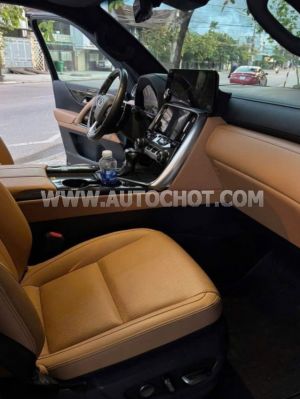 Xe Lexus LX 600 Urban 2025