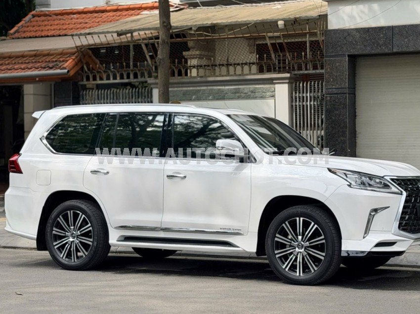 Xe Lexus LX 570 Super Sport 2020