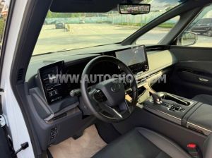 Xe Lexus LM 500h 2024