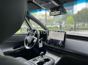 Xe Lexus LM 500h 2024