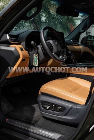 Xe Lexus LX 600 Urban 2025
