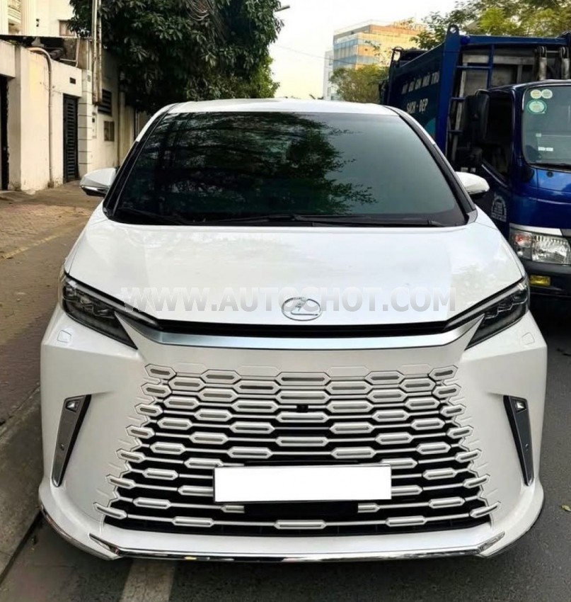 Lexus LM 500h 2024