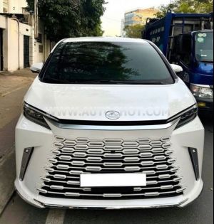 Xe Lexus LM 500h 2024