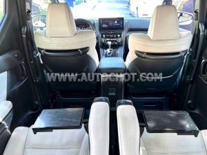 Xe Lexus LM 300h Royal Lounge 2020