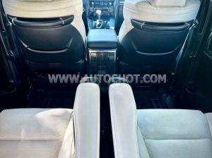 Xe Lexus LM 300h Royal Lounge 2020