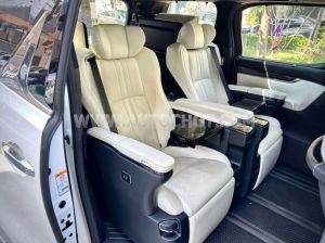 Xe Lexus LM 300h Royal Lounge 2020