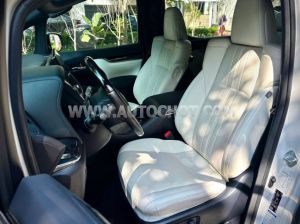 Xe Lexus LM 300h Royal Lounge 2020