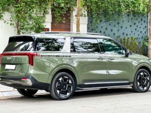 Xe Kia Carnival Signature 2.2D 2025