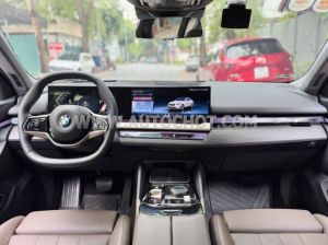 Xe BMW 5 Series 520i 2025