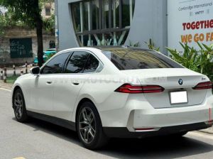 Xe BMW 5 Series 520i 2025