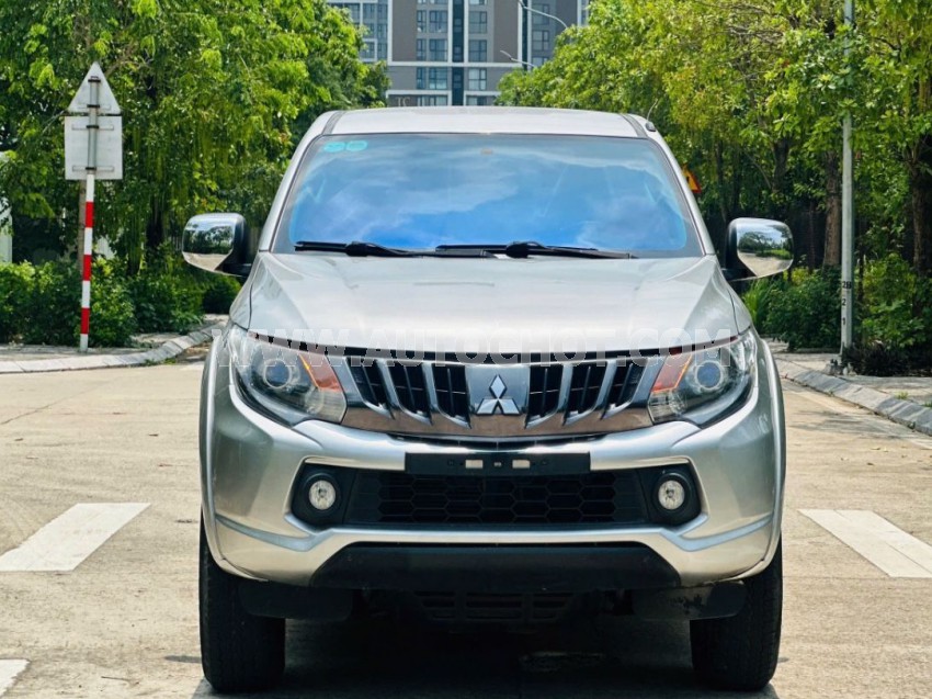 Xe Mitsubishi Triton 4x2 AT 2019