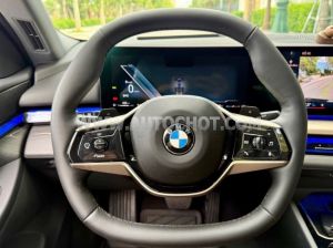 Xe BMW 5 Series 520i Premium 2025