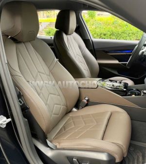 Xe BMW 5 Series 520i Premium 2025