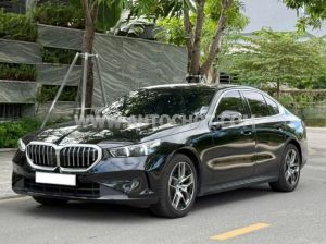 Xe BMW 5 Series 520i Premium 2025