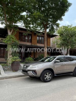 Xe Toyota Fortuner 2.4G 4x2 MT 2020