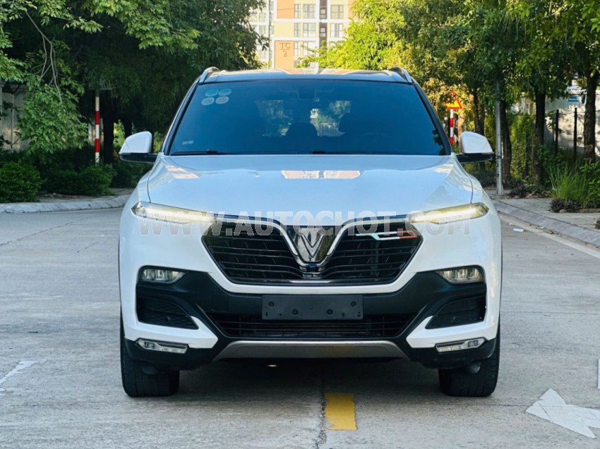 VinFast Lux SA 2.0 Base 2.0 AT 2021