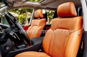 Xe Lexus LX 570 2021