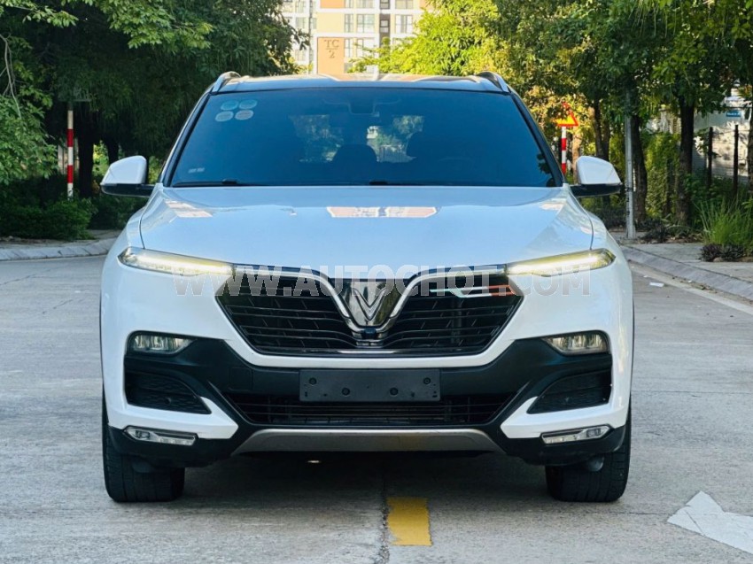 VinFast Lux SA 2.0 Base 2.0 AT 2021