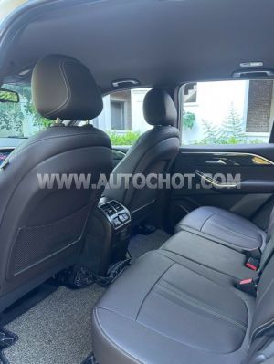 Xe VinFast Lux SA 2.0 Base 2.0 AT 2021