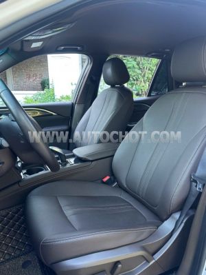 Xe VinFast Lux SA 2.0 Base 2.0 AT 2021
