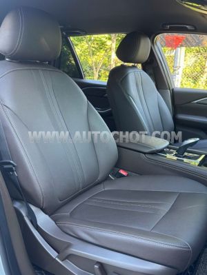 Xe VinFast Lux SA 2.0 Base 2.0 AT 2021