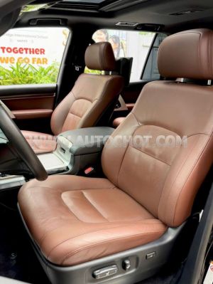 Xe Toyota Land Cruiser 5.7 V8 2016