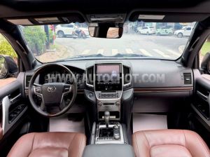 Xe Toyota Land Cruiser 5.7 V8 2016
