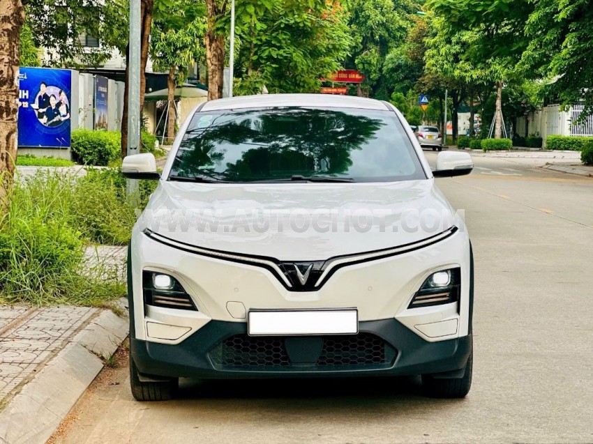 VinFast VF6 Eco 2025