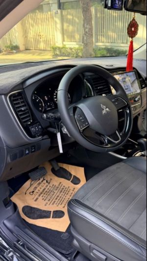 Xe Mitsubishi Outlander 2.0 CVT 2022