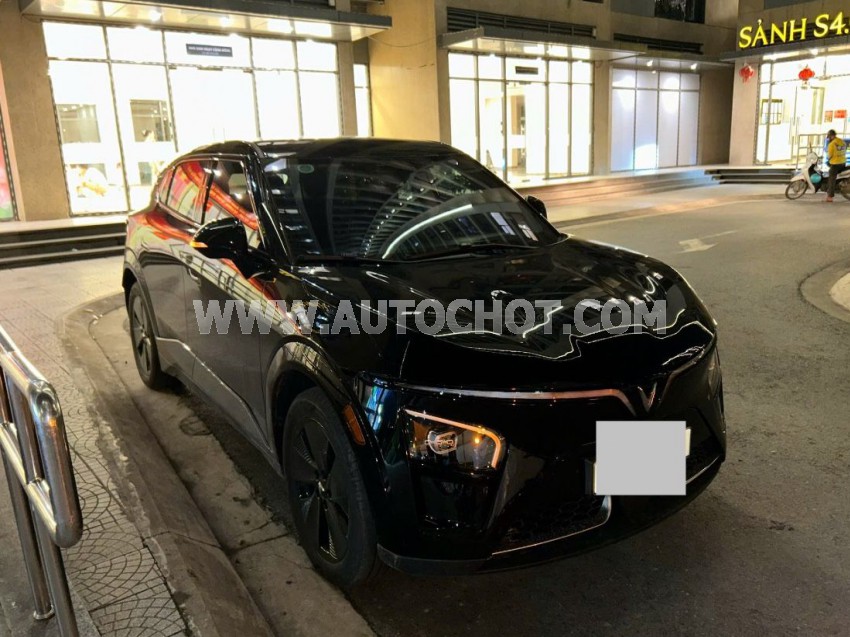 VinFast VF7 Eco 2025