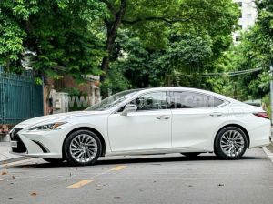Xe Lexus ES 250 2018