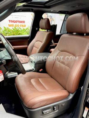 Xe Toyota Land Cruiser 5.7 V8 2016
