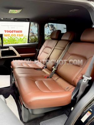 Xe Toyota Land Cruiser 5.7 V8 2016
