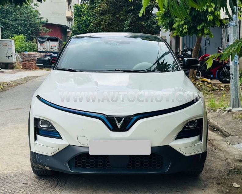VinFast VF6 Eco 2025