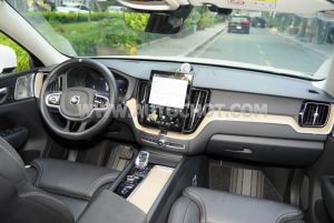 Xe Volvo XC60 Ultra B5 AWD 2025