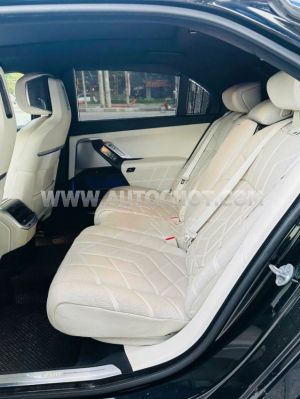 Xe BMW 7 Series 735i Pure Excellence 2023
