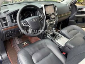 Xe Toyota Land Cruiser 4.6 V8 2020