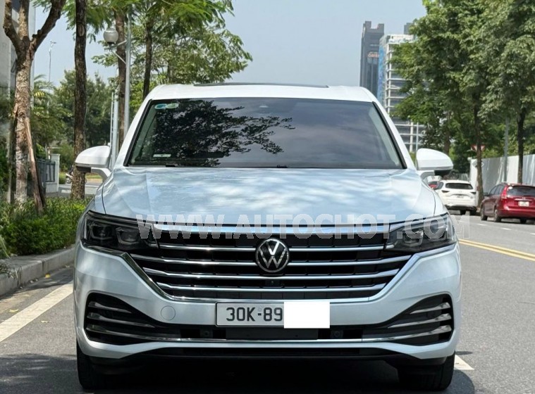 Xe Volkswagen Viloran Luxury 2023