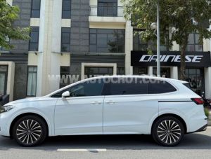 Xe Volkswagen Viloran Luxury 2023