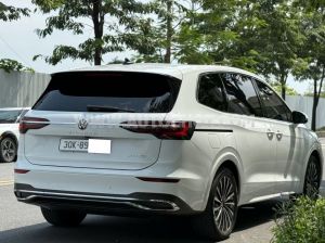 Xe Volkswagen Viloran Luxury 2023