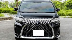 Xe Lexus LM 300h Royal Lounge 2020