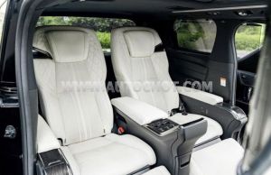 Xe Lexus LM 300h Royal Lounge 2020