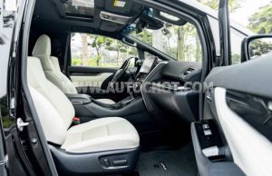 Xe Lexus LM 300h Royal Lounge 2020